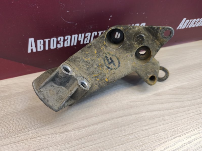 Кронштейн двигателя