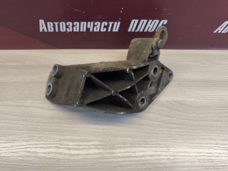 Кронштейн двигателя