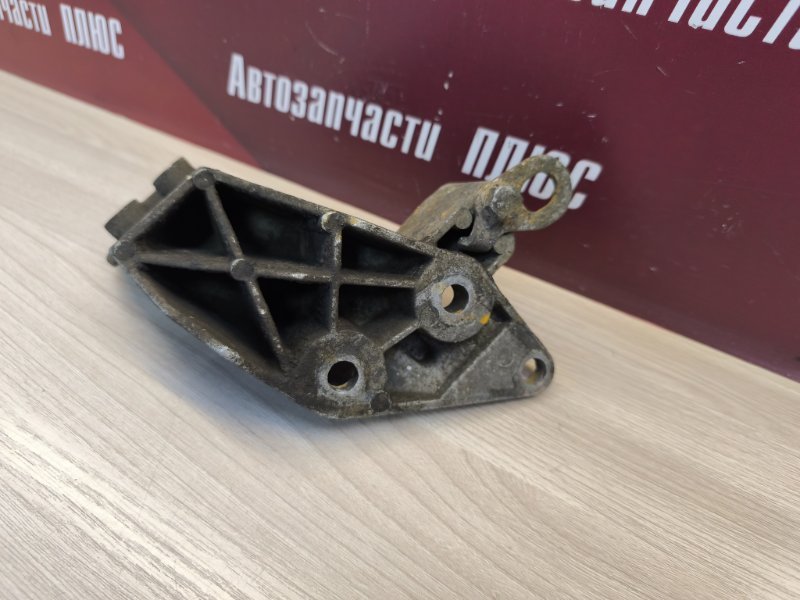 Кронштейн двигателя