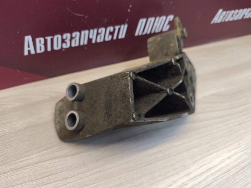 Кронштейн двигателя