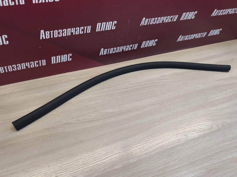 Уплотнитель капота