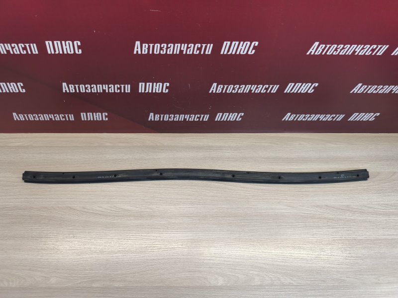 Уплотнитель капота