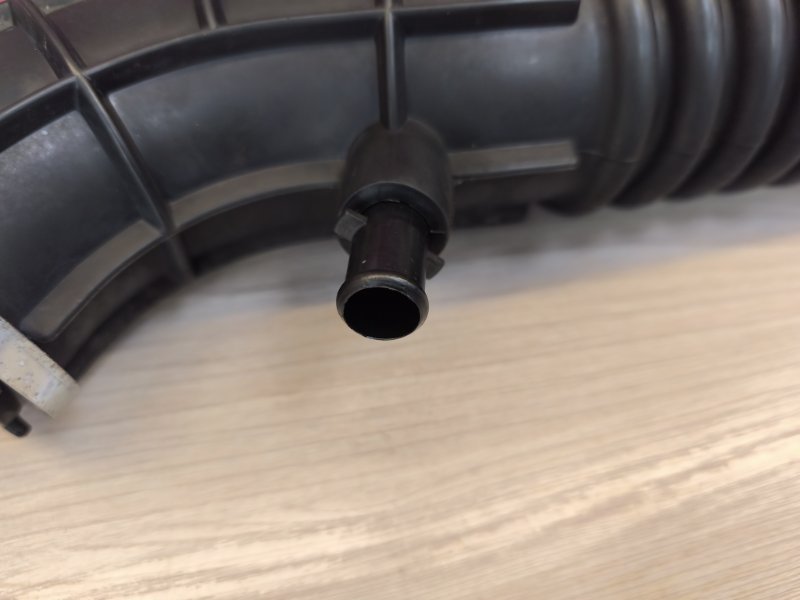 Патрубок воздушного фильтра