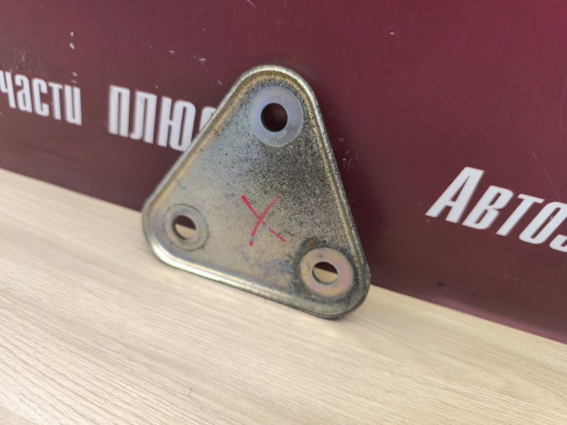 Кронштейн опоры двигателя