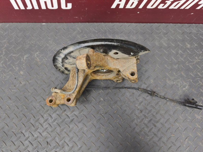 Кулак поворотный