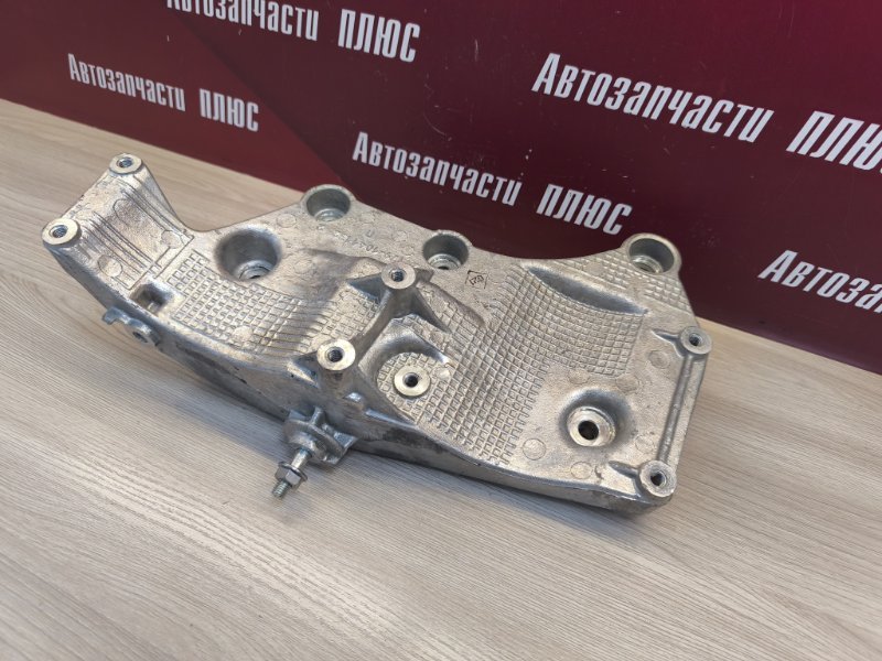 Кронштейн генератора