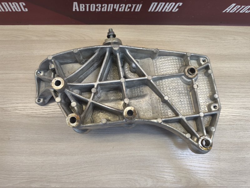 Кронштейн генератора