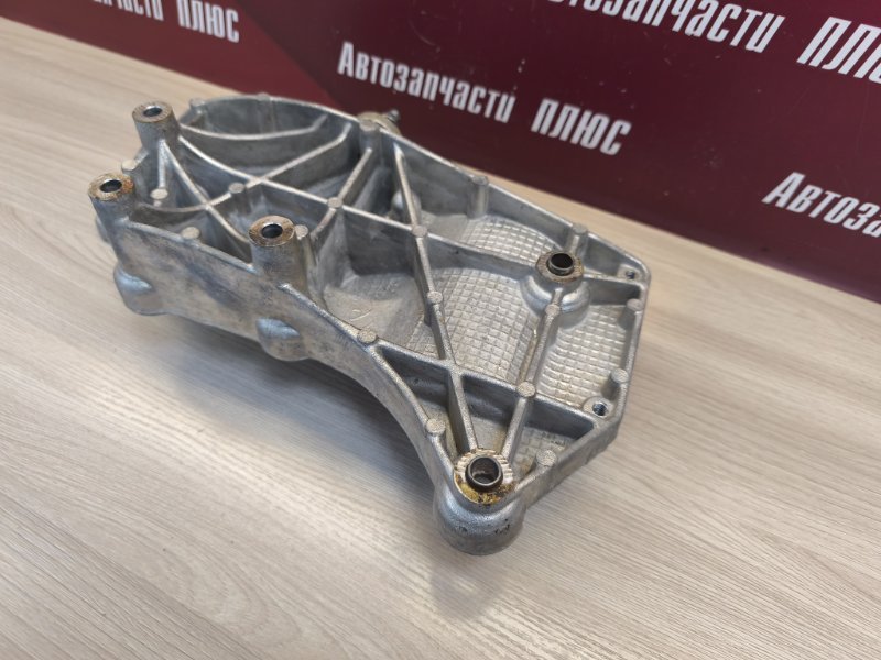 Кронштейн генератора