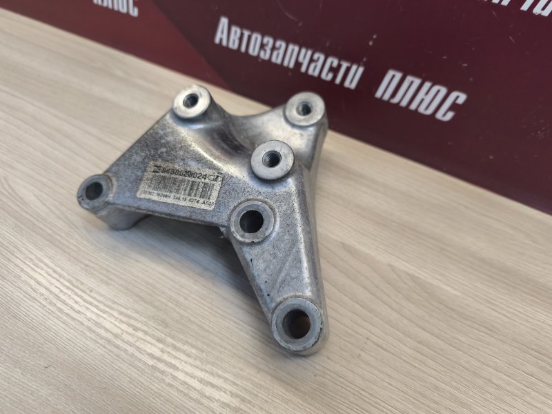 Кронштейн опоры двигателя