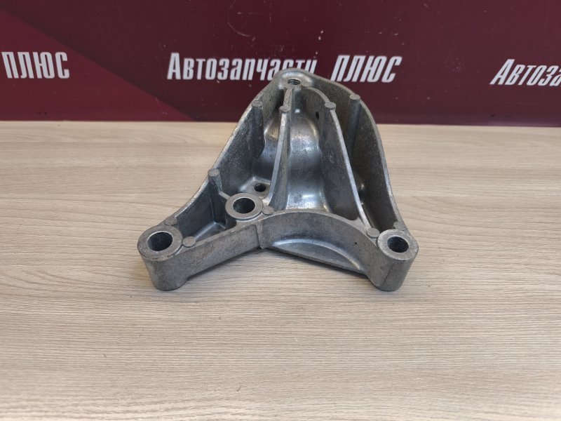 Кронштейн опоры двигателя