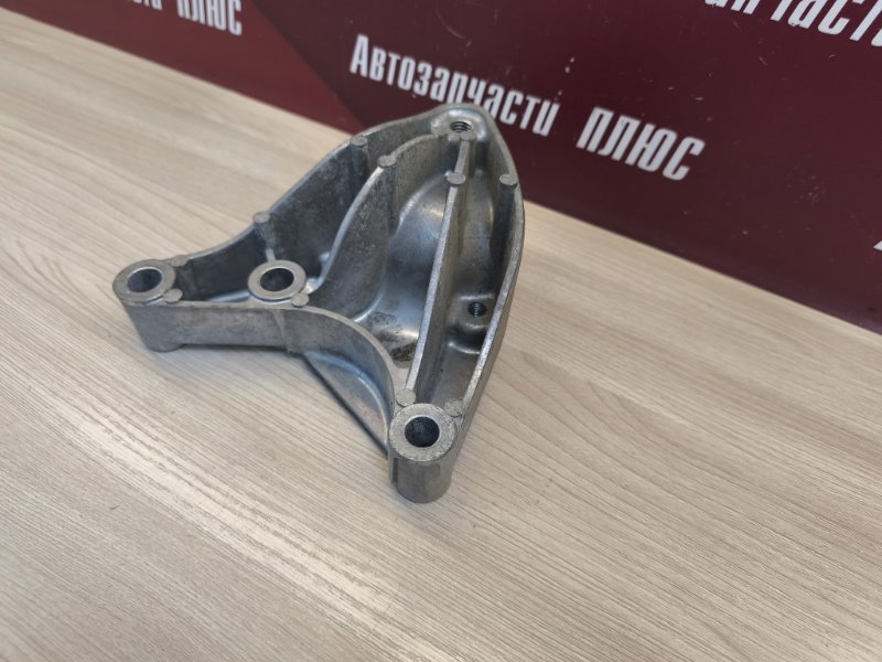 Кронштейн опоры двигателя