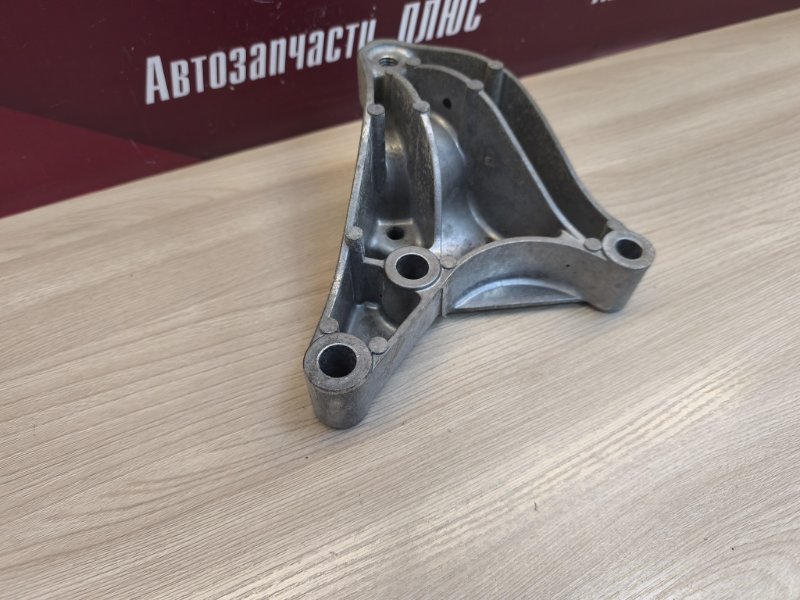 Кронштейн опоры двигателя