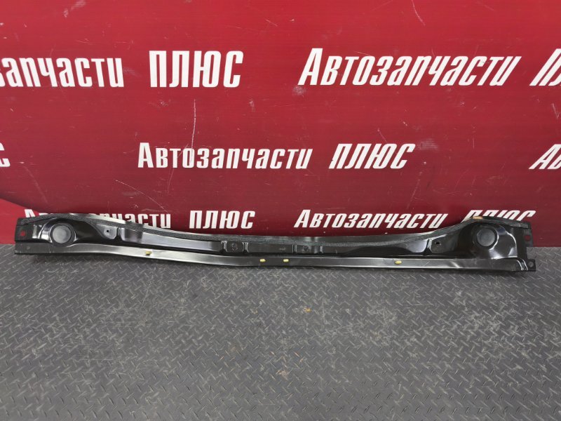 Планка под жабо