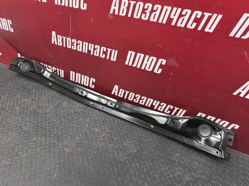 Планка под жабо