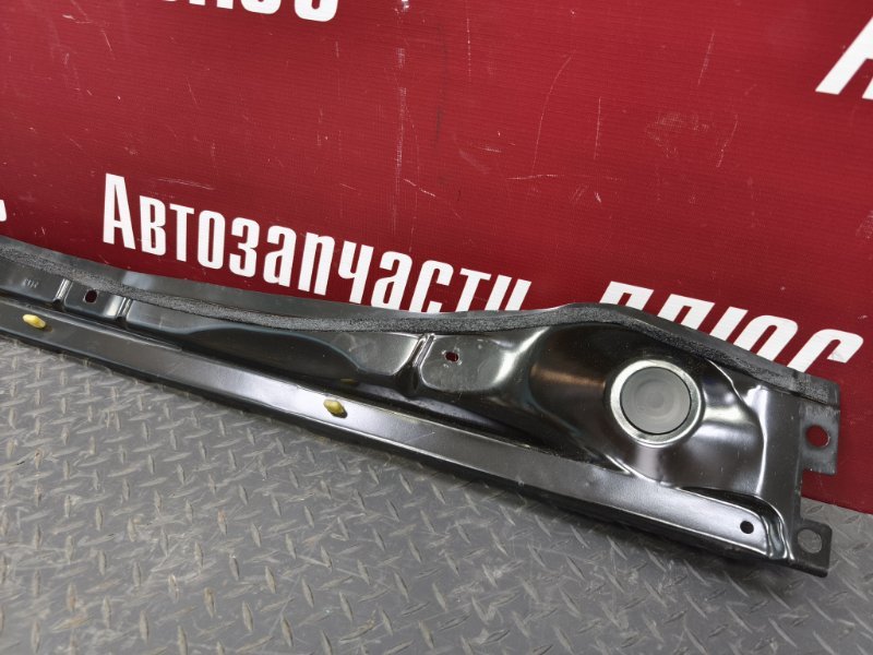 Планка под жабо