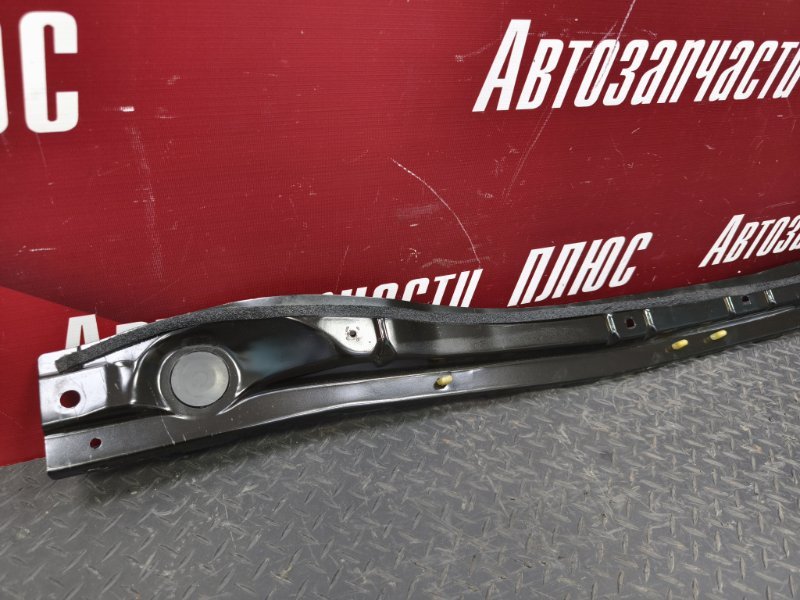 Планка под жабо