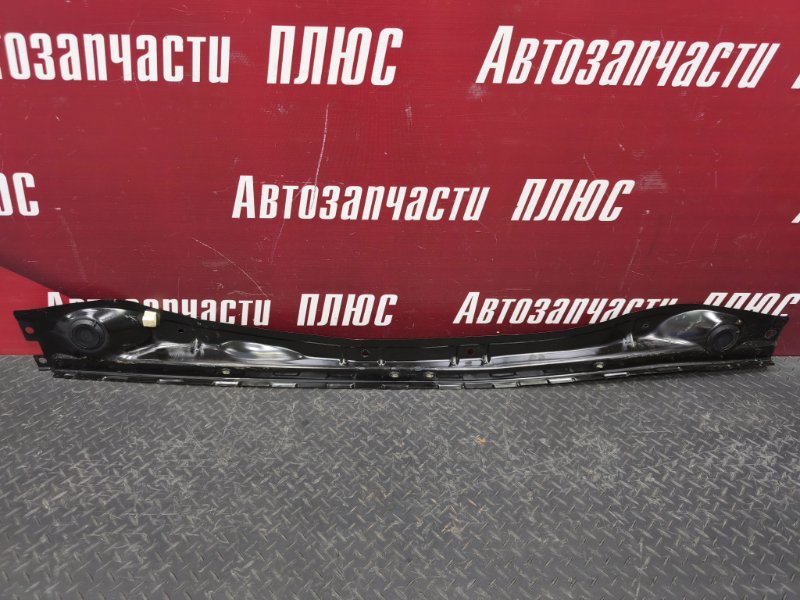 Планка под жабо