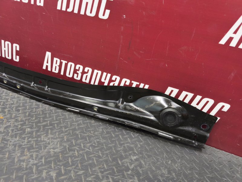 Планка под жабо