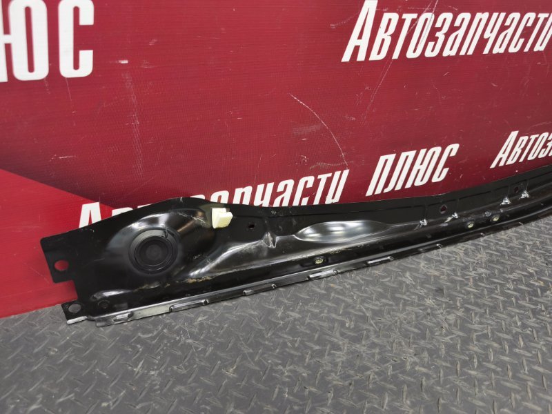 Планка под жабо