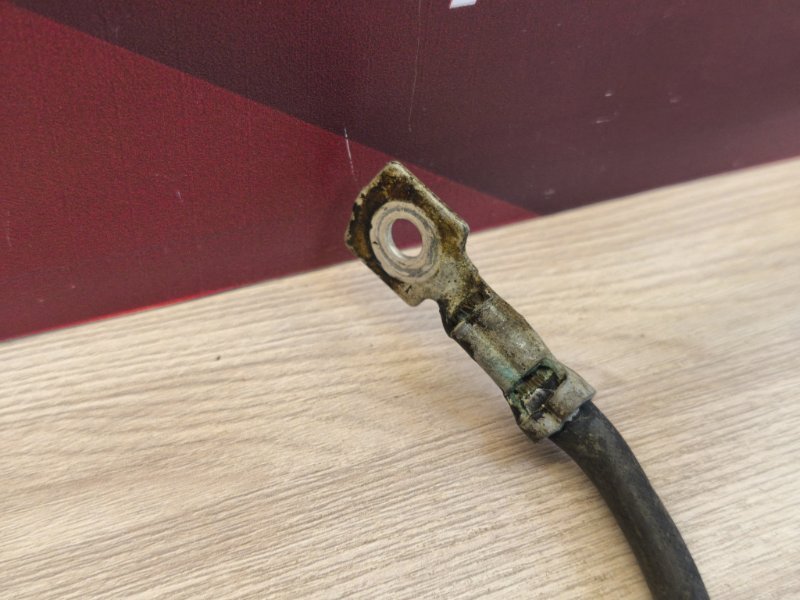 Клемма аккумулятора (минусовая)