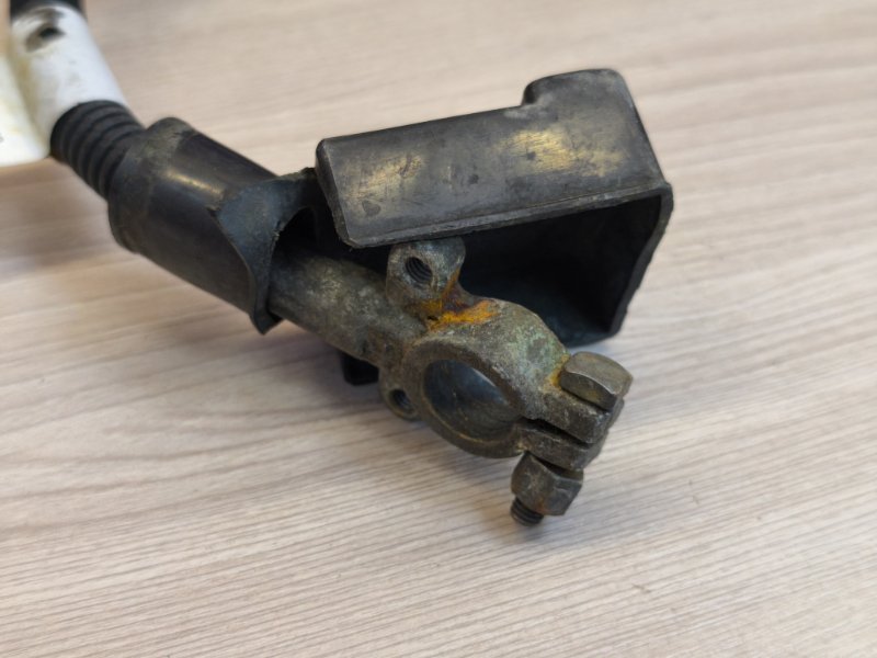 Клемма аккумулятора