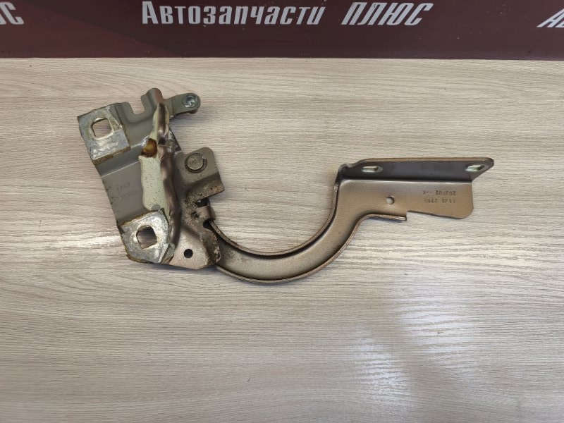 Петля капота