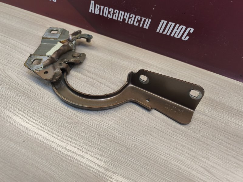 Петля капота