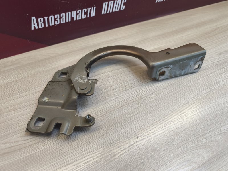 Петля капота