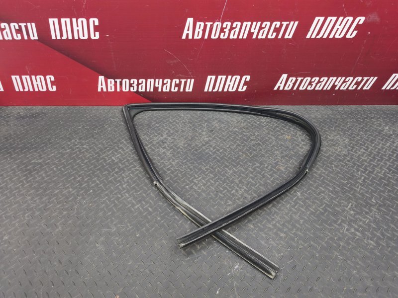 Уплотнитель стекла двери