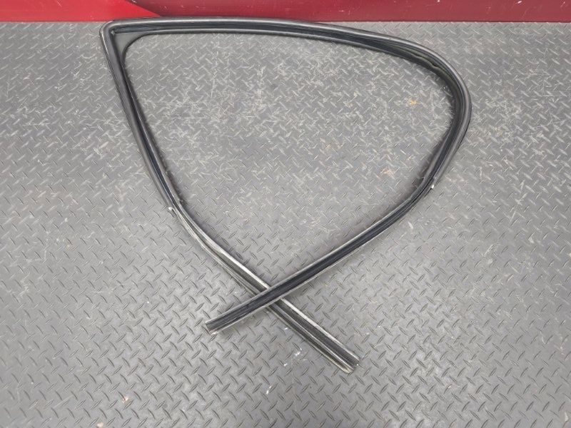 Уплотнитель стекла двери