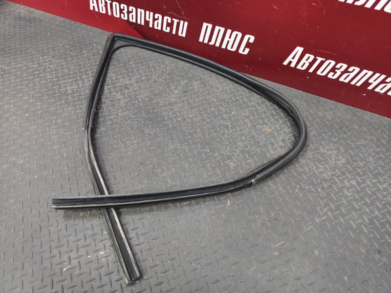 Уплотнитель стекла двери