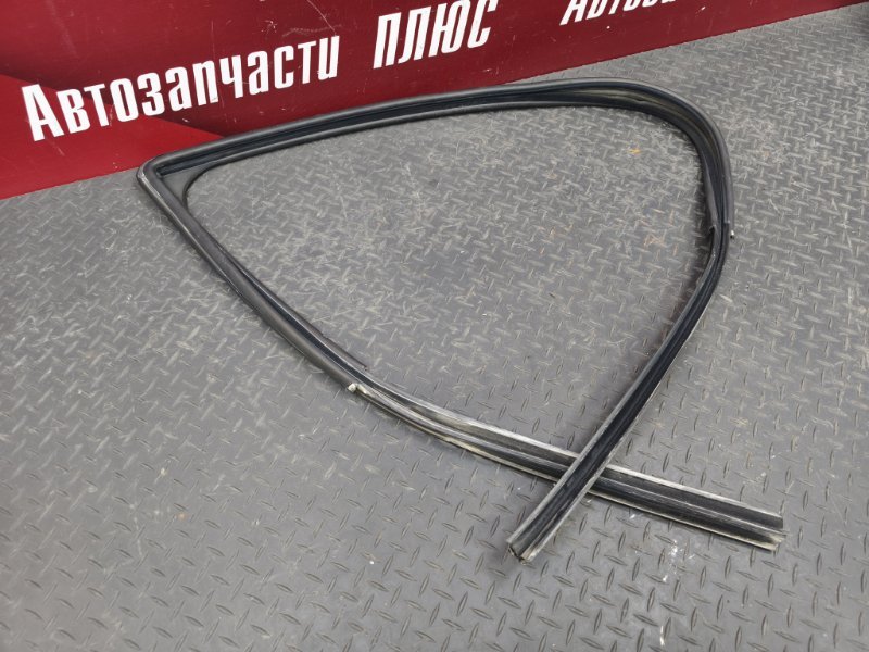 Уплотнитель стекла двери