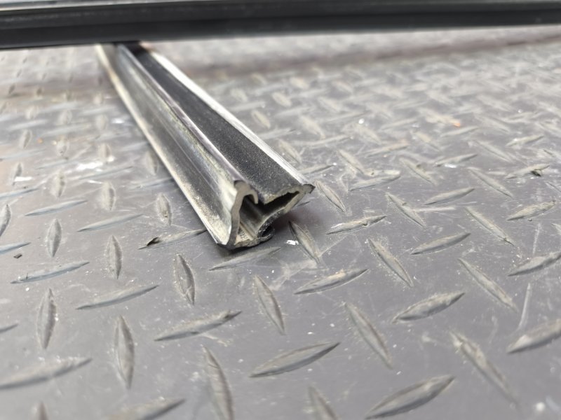 Уплотнитель стекла двери