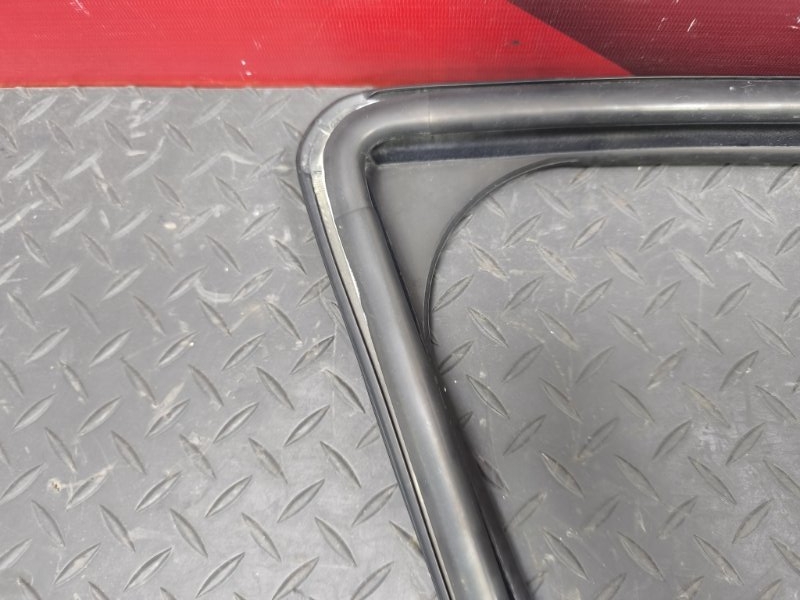 Уплотнитель стекла двери