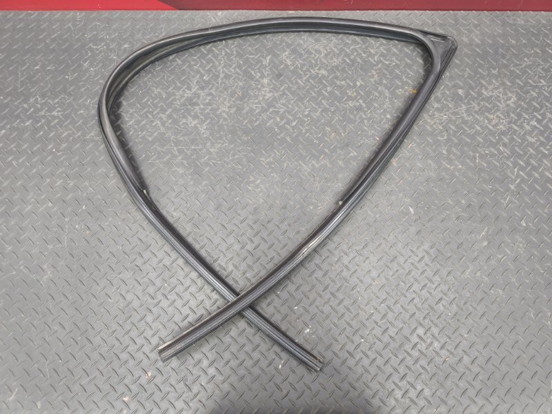 Уплотнитель стекла двери