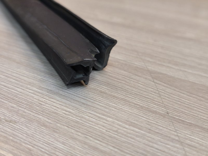 Уплотнитель стекла двери внутренний