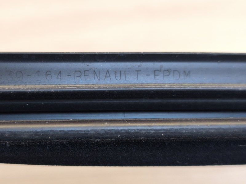 Уплотнитель стекла двери внутренний