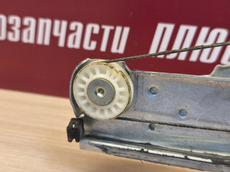 Стеклоподъемник    двери