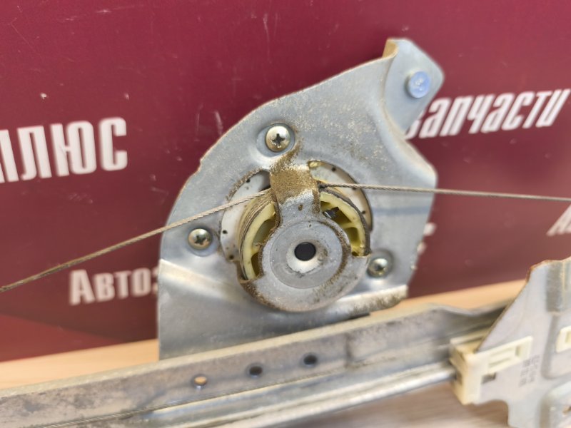 Стеклоподъемник    двери