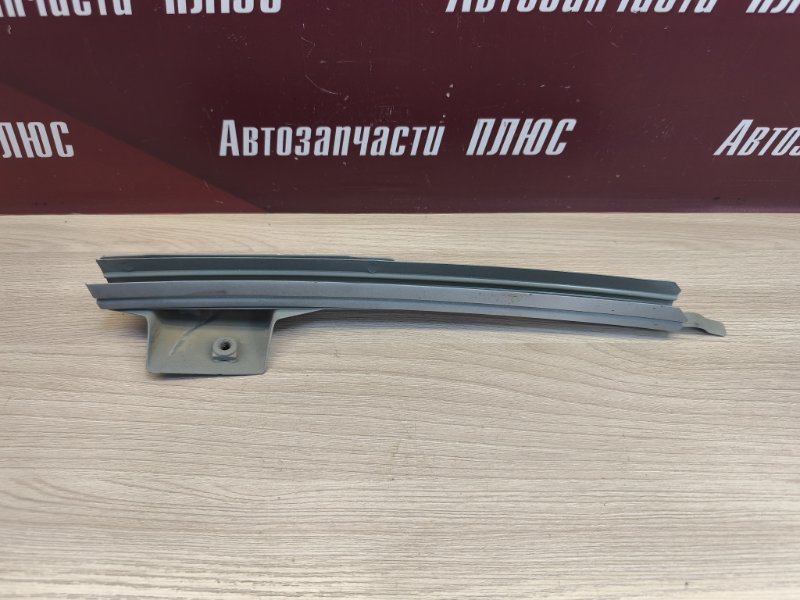 Направляющая стекла     двери