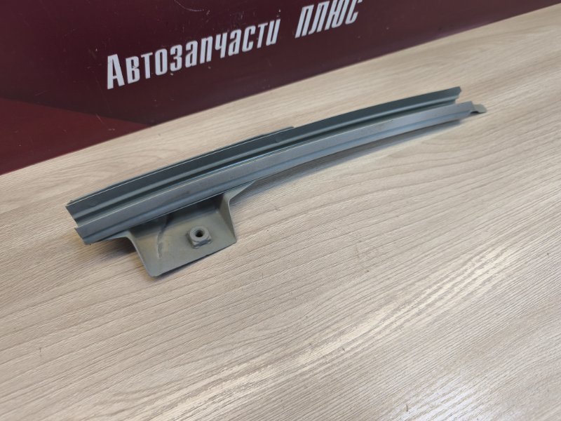 Направляющая стекла     двери