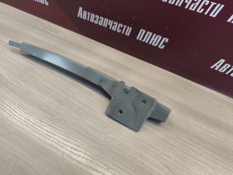 Направляющая стекла     двери