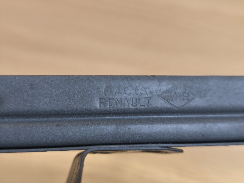 Направляющая стекла     двери