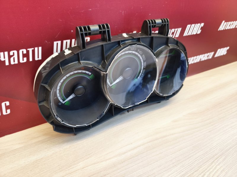 Щиток приборов