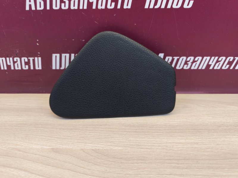 Крышка блока предохранителей салона