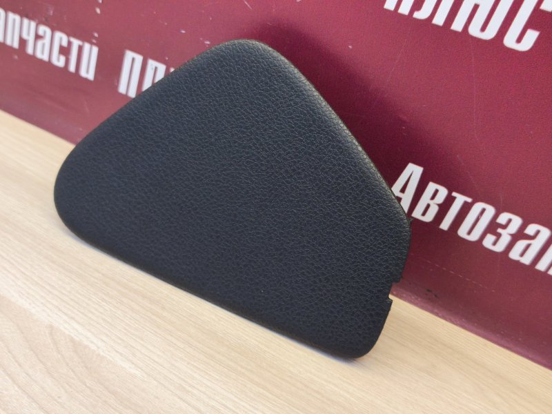 Крышка блока предохранителей салона