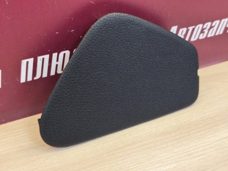 Крышка блока предохранителей салона