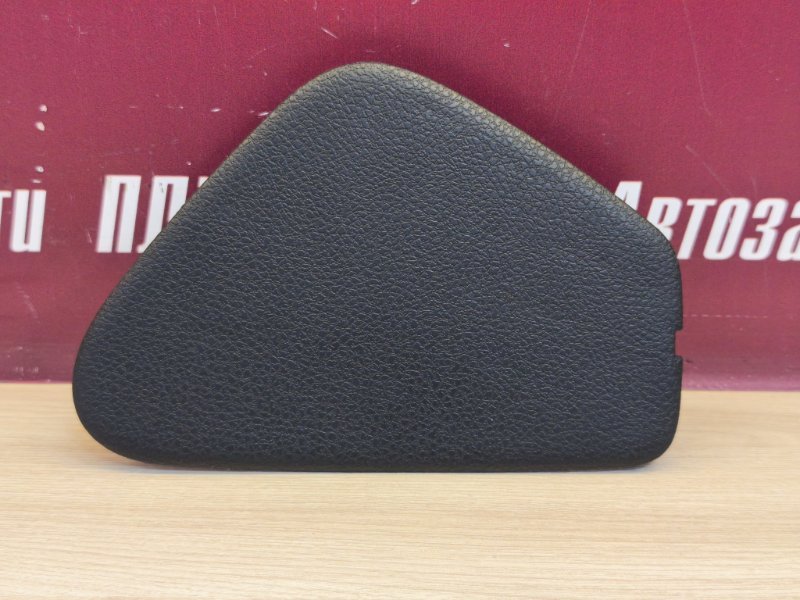 Крышка блока предохранителей салона