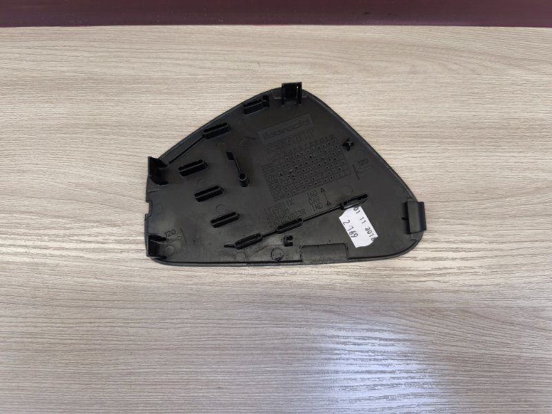 Крышка блока предохранителей салона