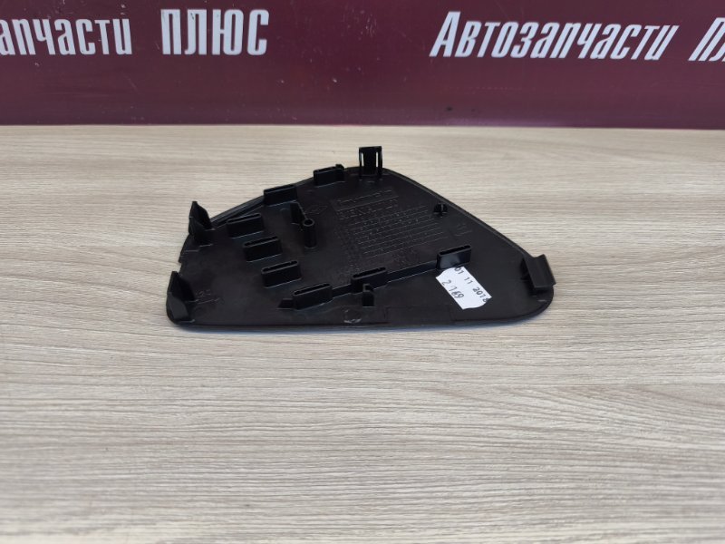 Крышка блока предохранителей салона